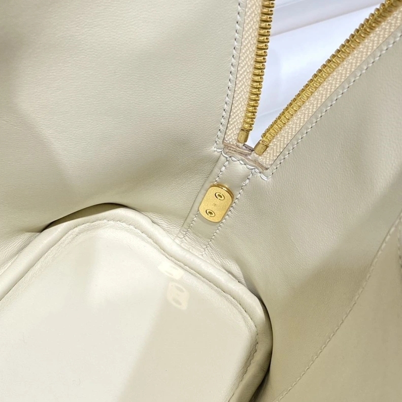 WellDesigned Hxrmxs Top Handle Bags 72299