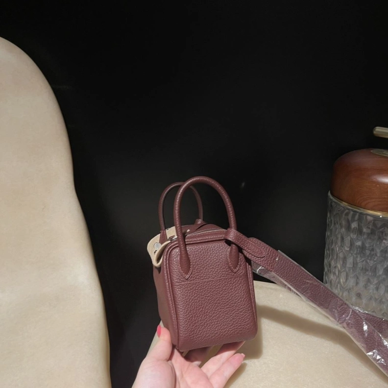 Fashionable Hxrmxs Top Handle Bags 71230