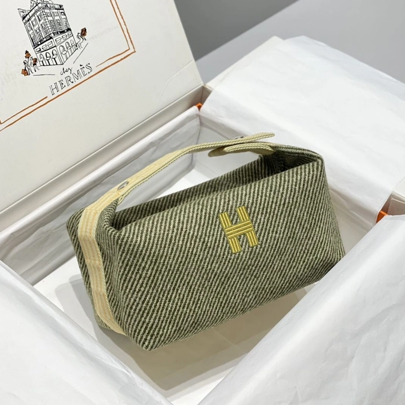 Minimalist Hxrmxs Cosmetic Bags 71957