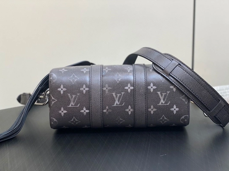 EyeCatching LX Travel Bags 3030