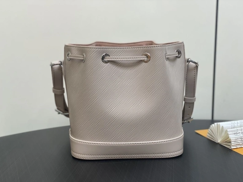 Sleek LX Bucket Bags 3261