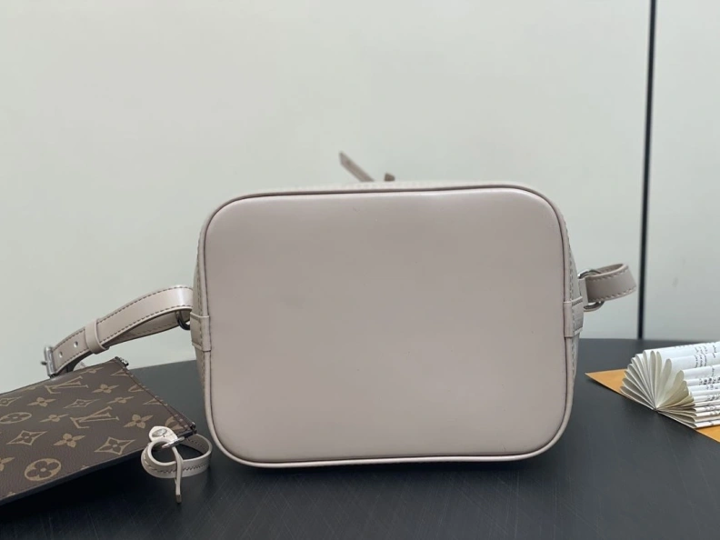 Sleek LX Bucket Bags 3261