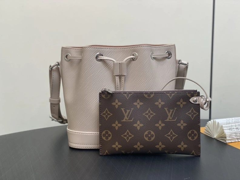 Sleek LX Bucket Bags 3261