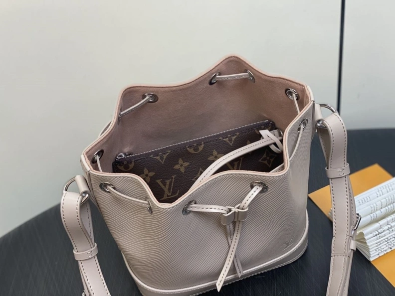Sleek LX Bucket Bags 3261
