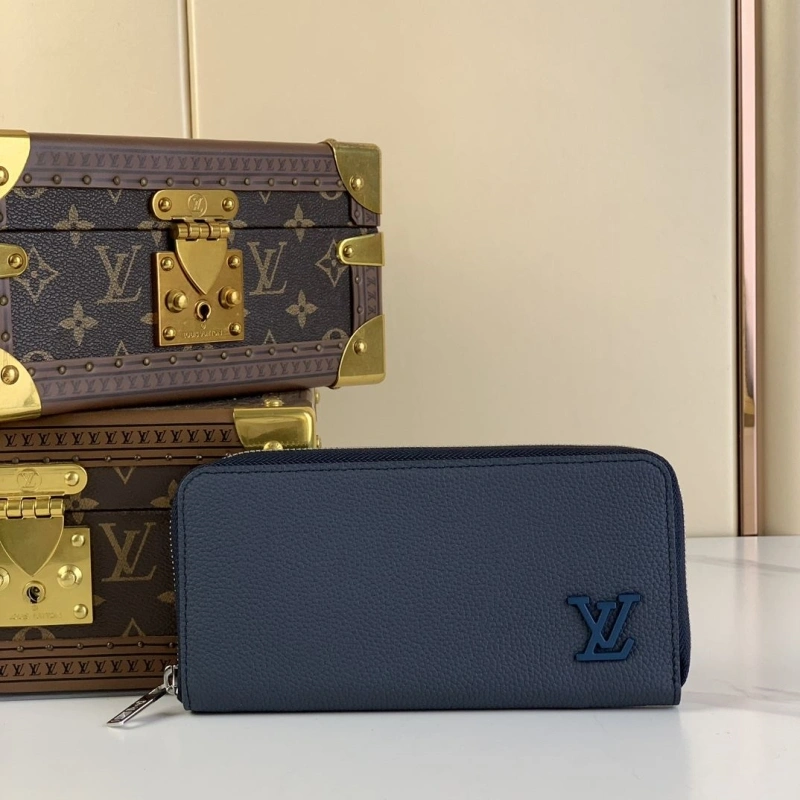 Sophisticated LX Wallets 2210