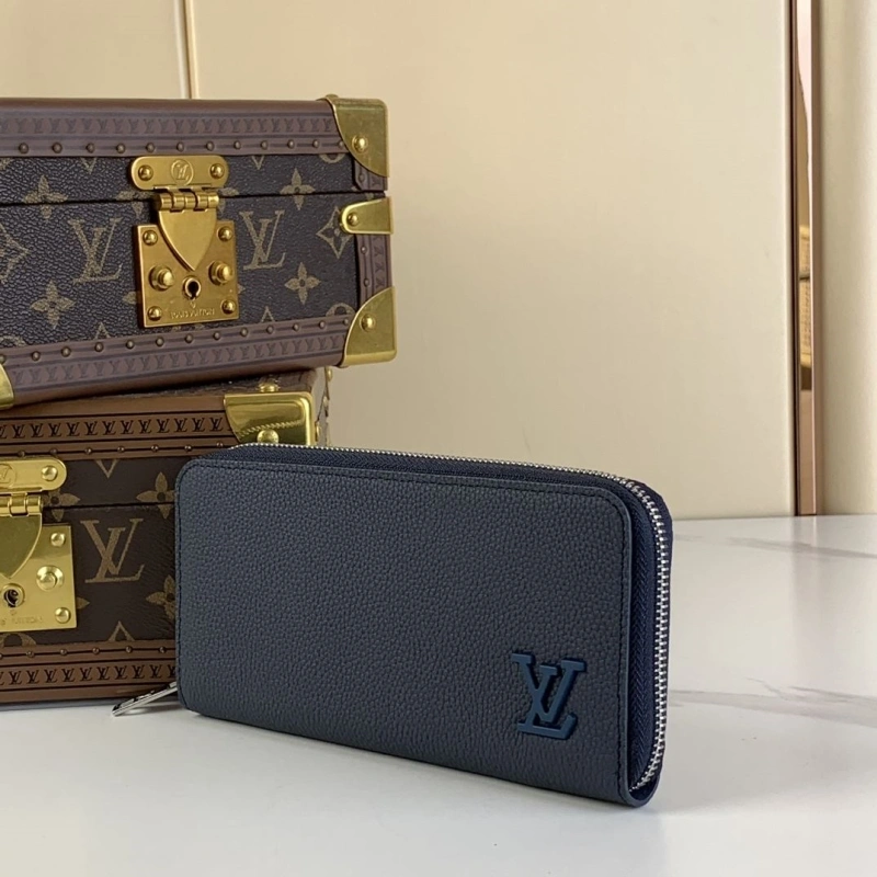 Sophisticated LX Wallets 2210