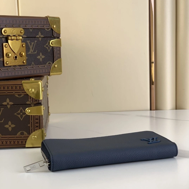Sophisticated LX Wallets 2210