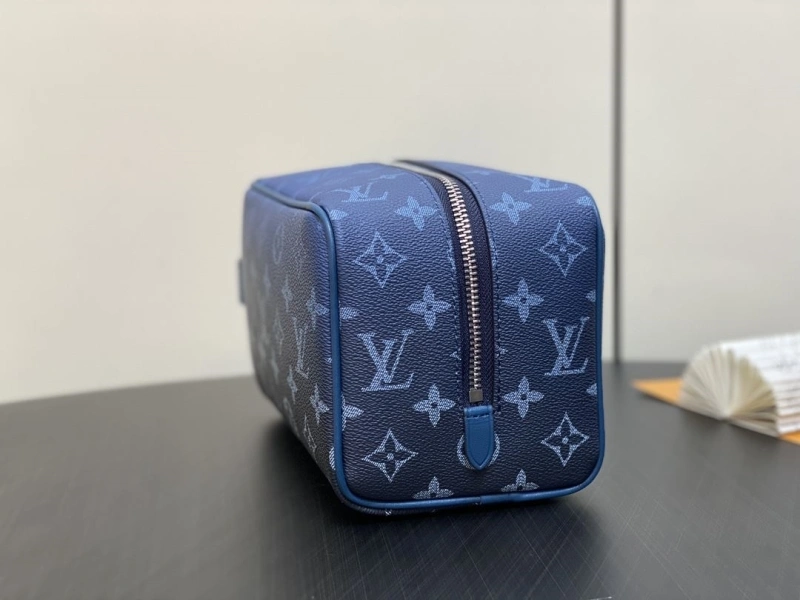Fashionable LX Cosmetic Bags 2425