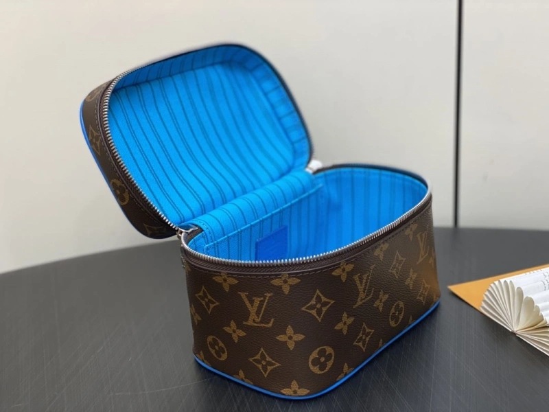 LX Cosmetic Bags EyeCatching 2408