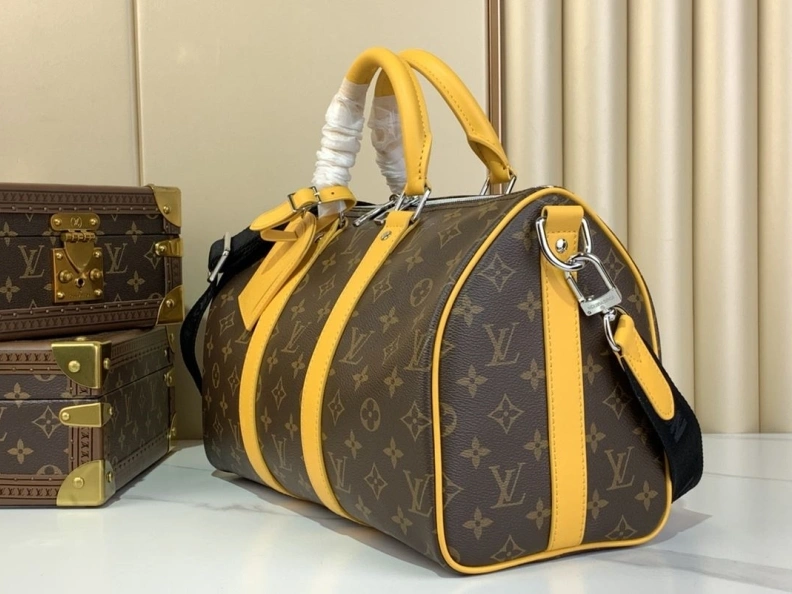 Trendsetting LX Travel Bags 1395