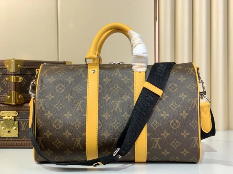 Trendsetting LX Travel Bags 1395