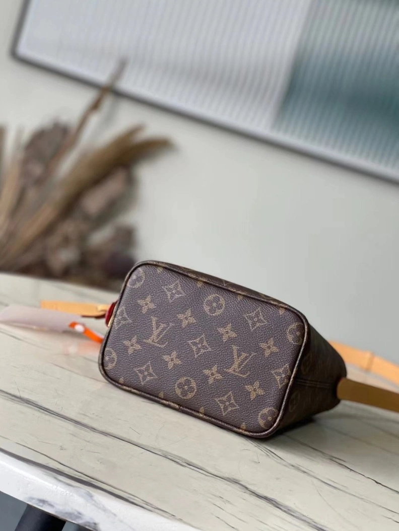 Compact LX Bucket Bags 1513