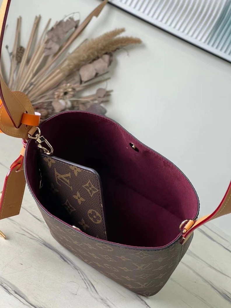 Compact LX Bucket Bags 1513