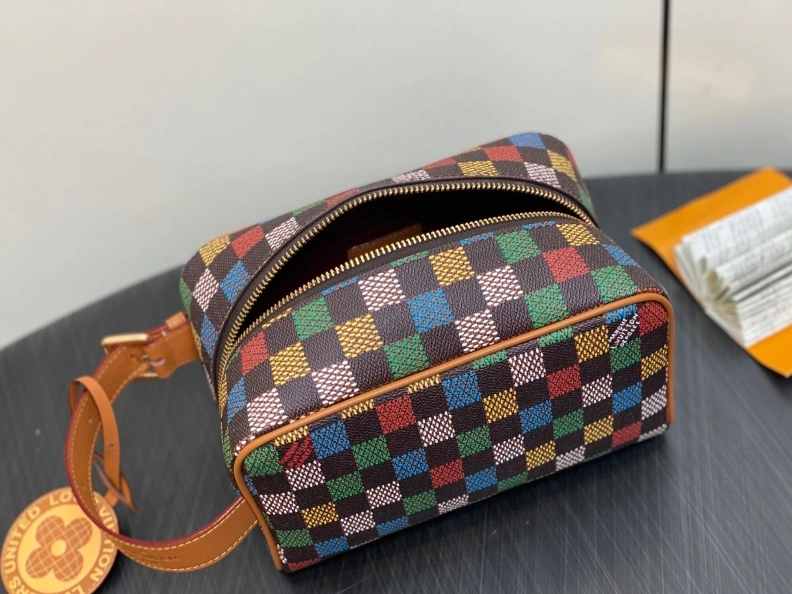 Comfortable LX Cosmetic Bags 1440