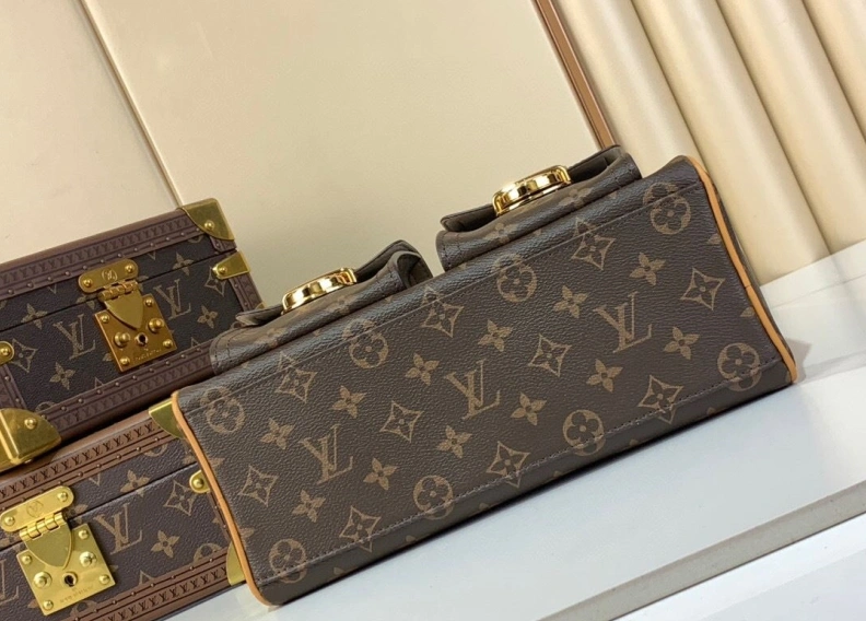 Comfortable LX Top Handle Bags 1390