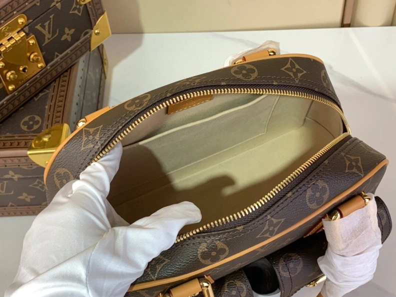 Comfortable LX Top Handle Bags 1390