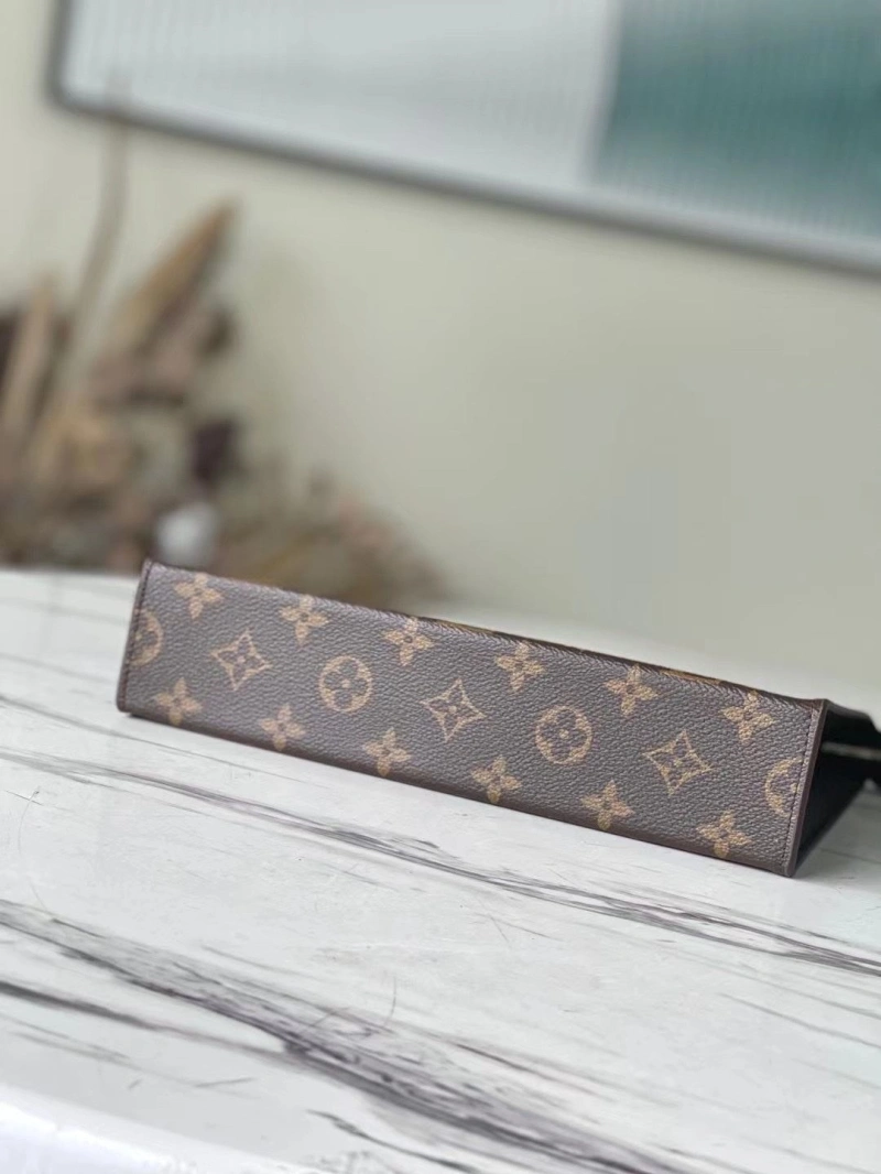 LX Clutch Bags Refined 5900