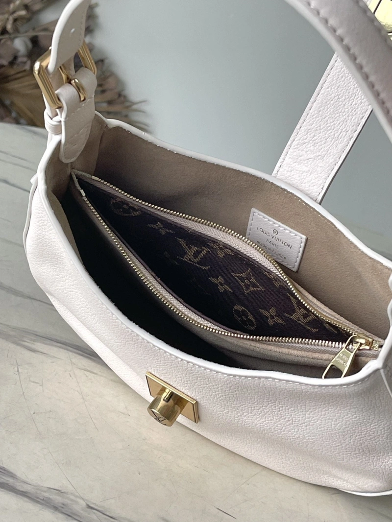 WellDesigned LX Top Handle Bags 5806