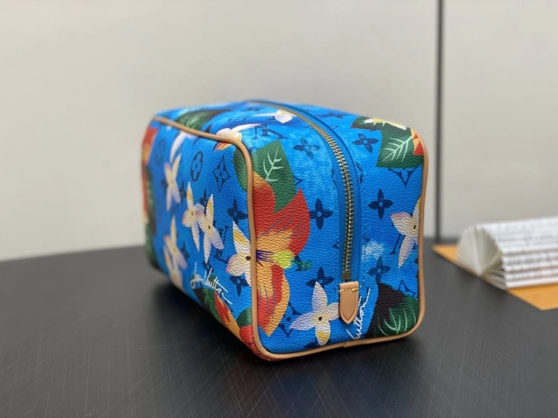 Affordable LX Cosmetic Bags 4914