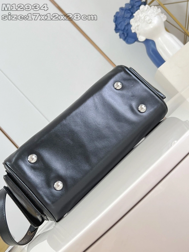 WellDesigned LX Top Handle Bags 105