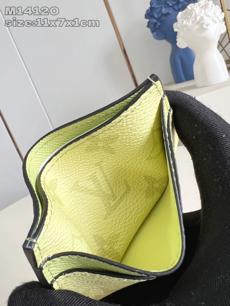 Fashionable LX Wallets 84