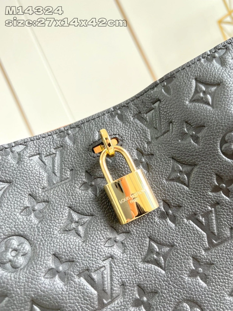 Trendsetting LX Top Handle Bags 112