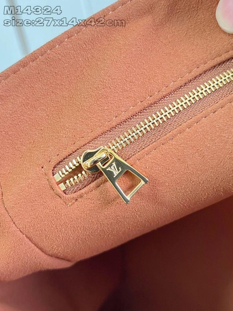 Trendsetting LX Top Handle Bags 112