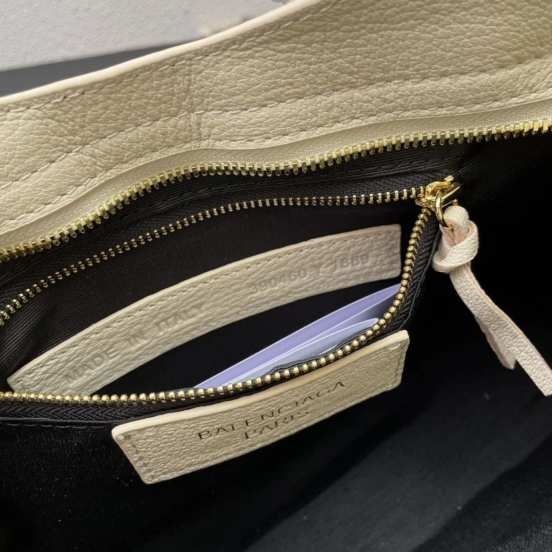 HighQuality Bxlxnciaga Top Handle Bags 84131