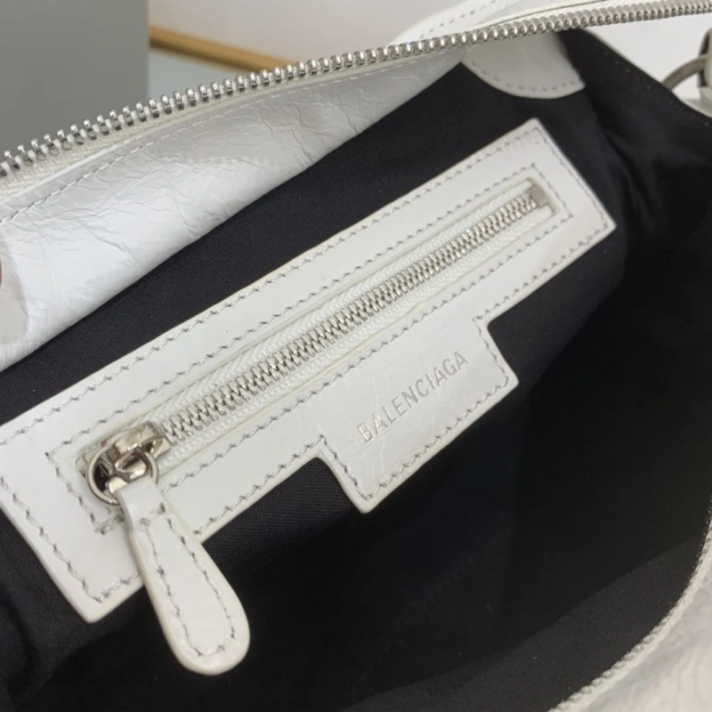 WellDesigned Bxlxnciaga Top Handle Bags 84081