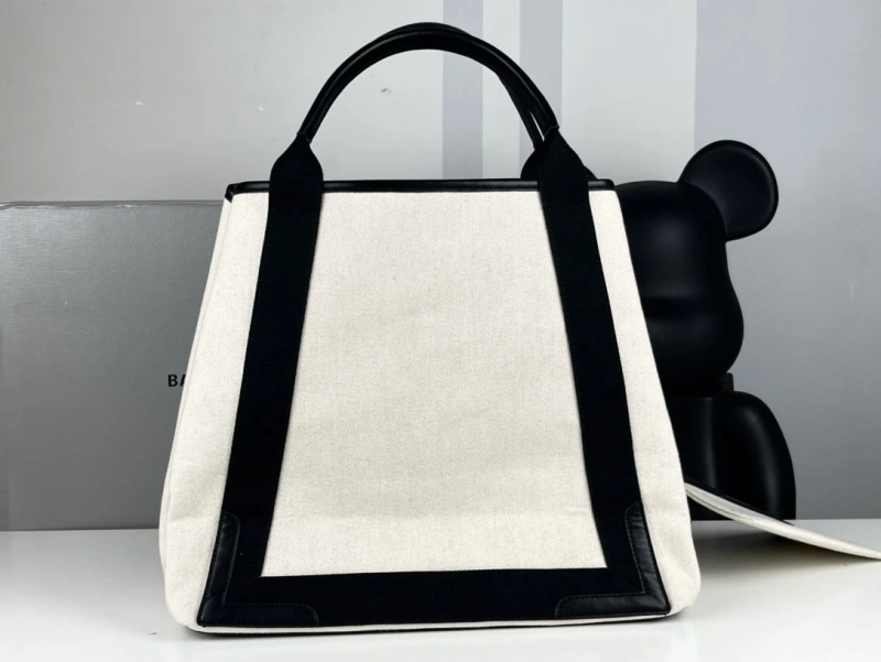 ModernLook Bxlxnciaga Shopping Bags 84160
