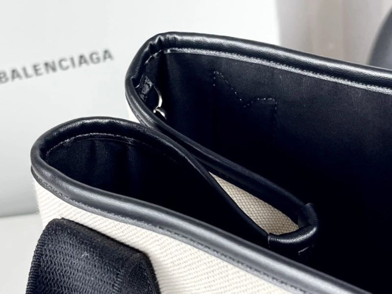 ModernLook Bxlxnciaga Shopping Bags 84160