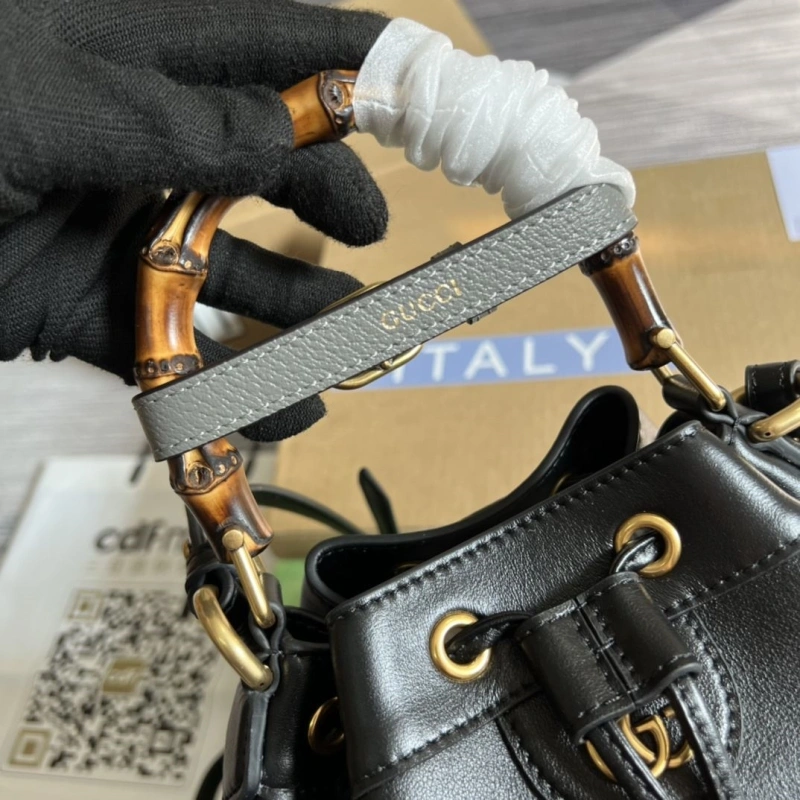 Gxccx Bucket Bags Modern 45153