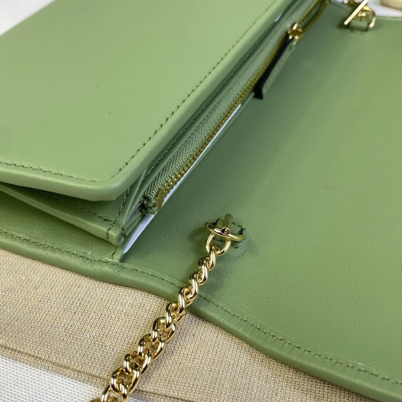Cozy Gxccx Wallets & Purse 43105