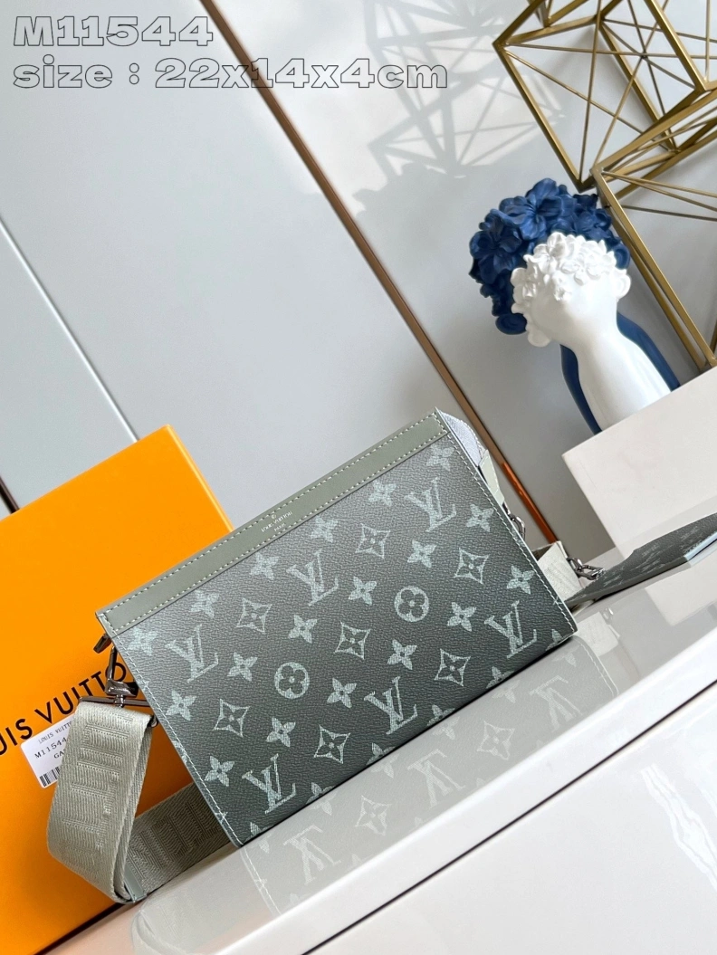 Trendsetting LX Clutch Bags 2836