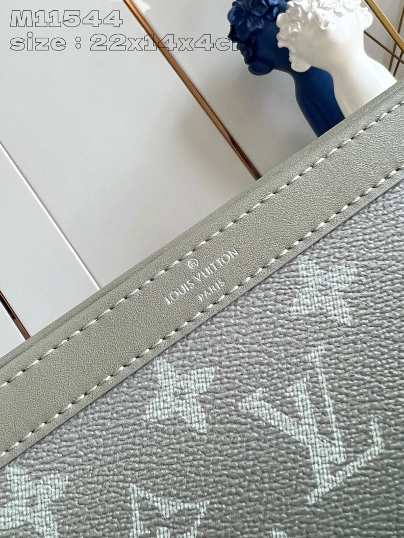 Trendsetting LX Clutch Bags 2836