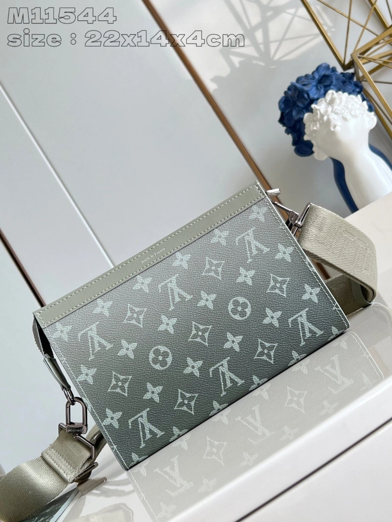 Trendsetting LX Clutch Bags 2836