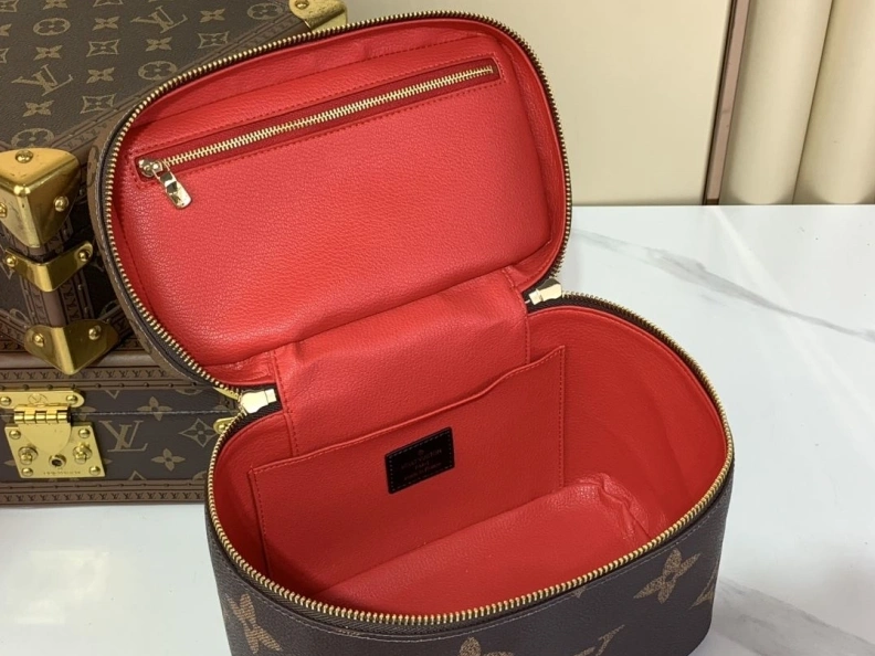 WellDesigned LX Cosmetic Bags 2832
