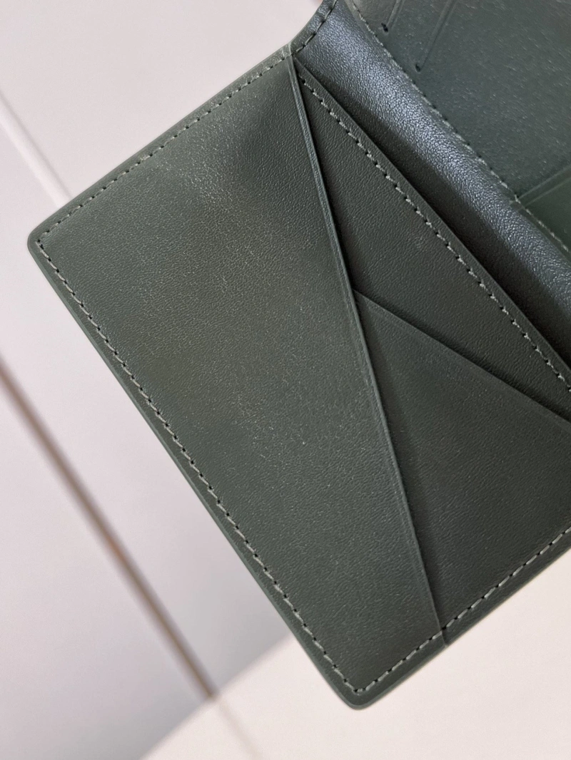 Versatile LX Wallets 1854