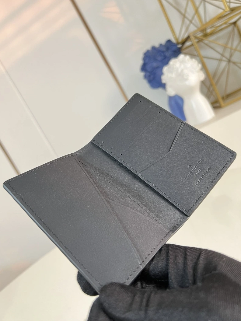 Lightweight LX Wallets 1056