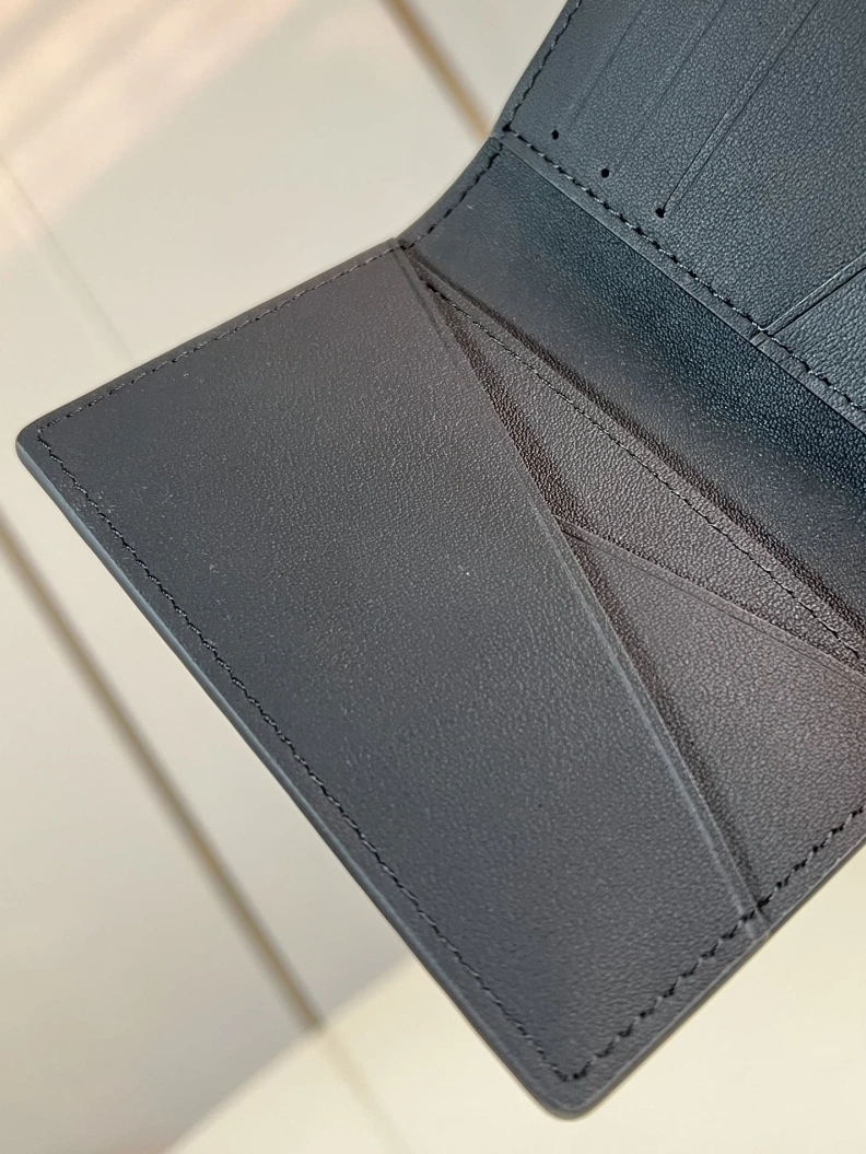 Lightweight LX Wallets 1056