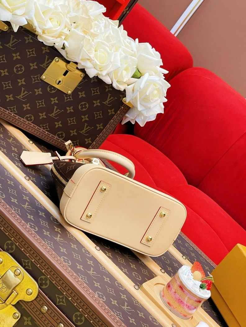 Versatile LX Top Handle Bags 1085