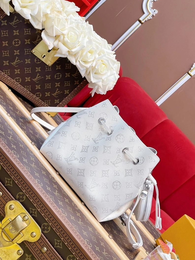 Sleek LX Bucket Bags 1315