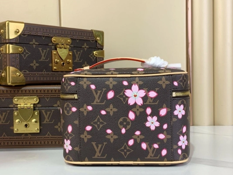 Practical LX Cosmetic Bags 582