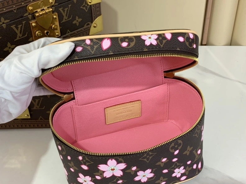 Practical LX Cosmetic Bags 582