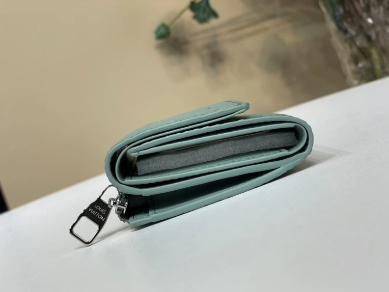 Sophisticated LX Wallets 225