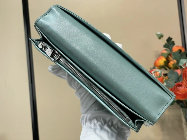 WellDesigned LX Wallets 211