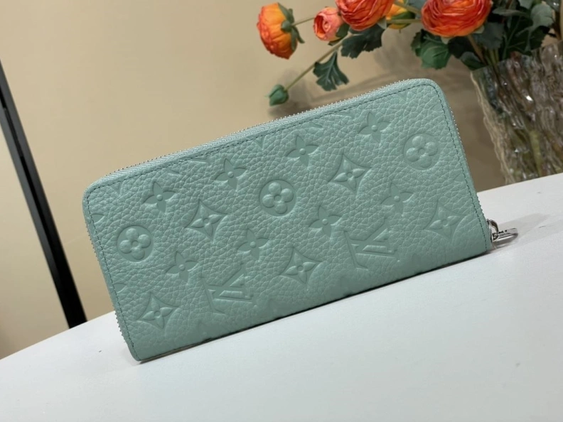 Versatile LX Wallets 214
