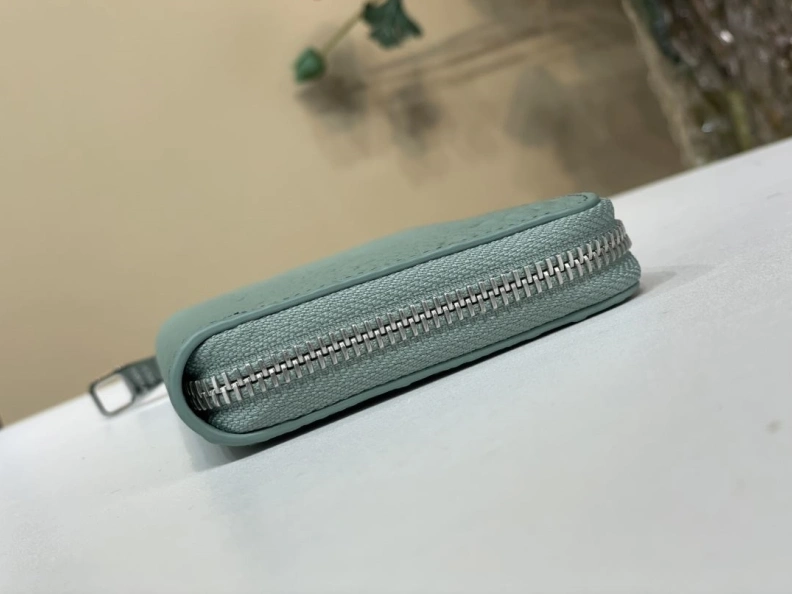 Versatile LX Wallets 214
