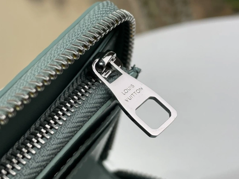 Versatile LX Wallets 214