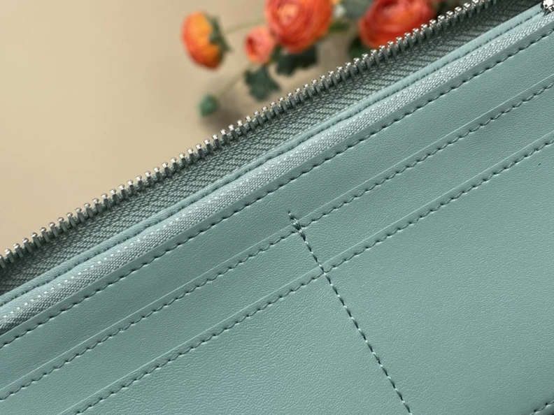Versatile LX Wallets 214